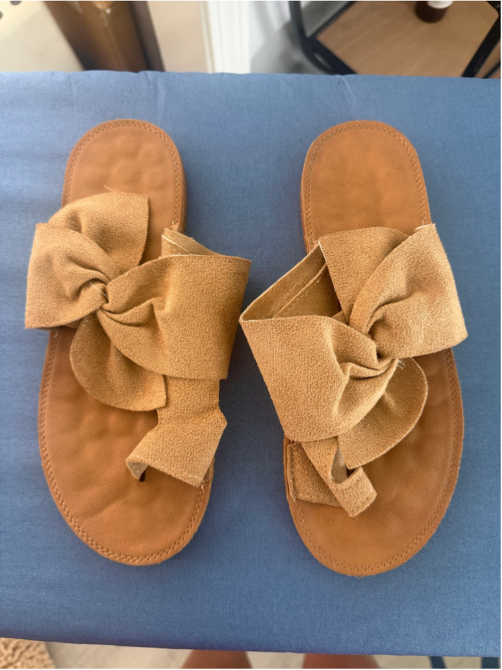 Women's Unbranded Bow Toe-Loop Sandals Tan Size 7.5/8. size 38